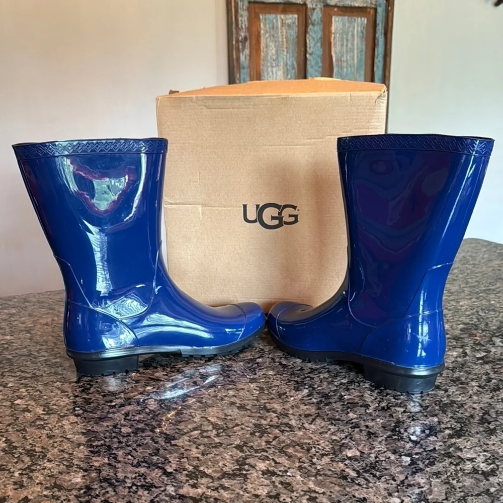 UGG Glossy Blue Waterproof Boots EUC 8-8.5
